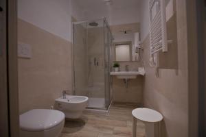 A bathroom at Onorati Hotel
