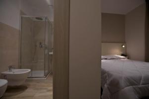 A bathroom at Onorati Hotel