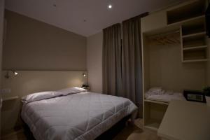 A bed or beds in a room at Onorati Hotel