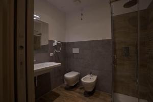 A bathroom at Onorati Hotel
