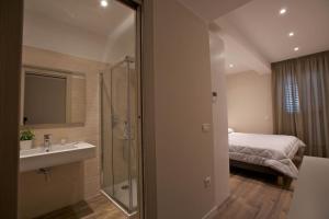 A bathroom at Onorati Hotel