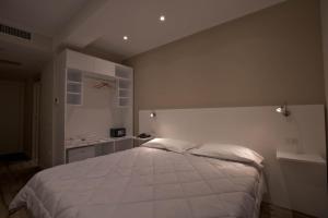 A bed or beds in a room at Onorati Hotel