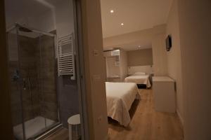 A bathroom at Onorati Hotel