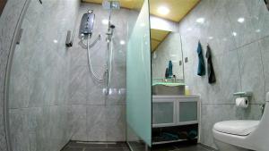 Een badkamer bij Sabandy House B&B