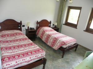 Säng eller sängar i ett rum på Hotel Les Granges