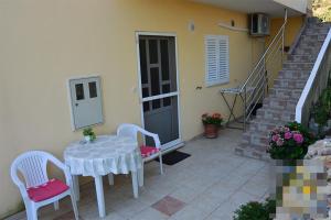 Balkón alebo terasa v ubytovaní Studio Apartment in Preko with Sea View, Terrace, Air Conditioning, Wi-Fi (4574-2)