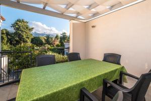 a dining room with a table and chairs and a balcony at Villa Francesco...graziosa, moderna, confortevole! in Lascari