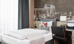 Cama ou camas em um quarto em Living Hotel Frankfurt