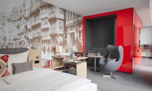 Cama ou camas em um quarto em Living Hotel Frankfurt