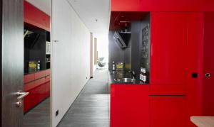 A cozinha ou cozinha compacta de Living Hotel Frankfurt