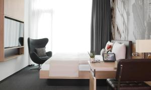 Uma área de estar em Living Hotel Frankfurt