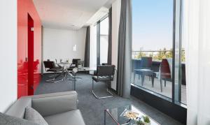 Uma área de estar em Living Hotel Frankfurt