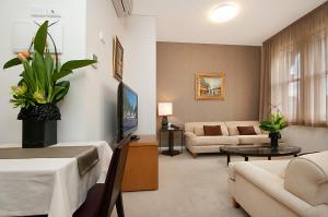 TV a/nebo společenská místnost v ubytování Adabco Boutique Hotel Adelaide