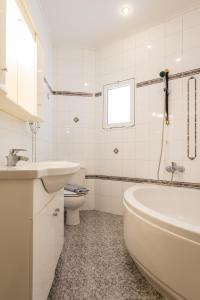 Foto da galeria de Classy 2 bedroom apartment near Acropolis & Metro em Atenas