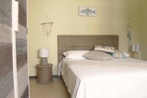 a bedroom with two beds and a basketball hoop at Villa dei Ginepri in Gallipoli