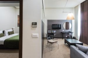 Postel nebo postele na pokoji v ubytování Hotel Grand Hedonist