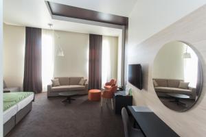 TV a/nebo společenská místnost v ubytování Hotel Grand Hedonist