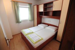 Postel nebo postele na pokoji v ubytování Apartments Knežević