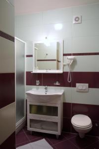 Phòng tắm tại Penzion Letališče