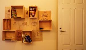 a room with boxes hanging on a wall at METRO APARTMENT in Porto