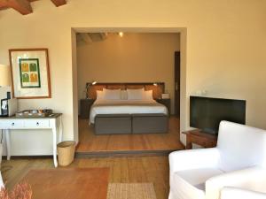 Posteľ alebo postele v izbe v ubytovaní Hotel Masia La Palma