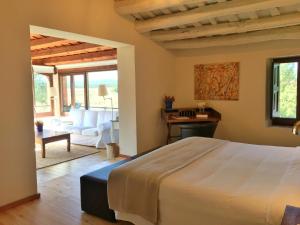 Posteľ alebo postele v izbe v ubytovaní Hotel Masia La Palma