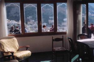 Nespecifikovaný výhled na hory nebo výhled na hory při pohledu z bed and breakfast