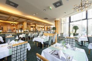En restaurant eller et andet spisested på EurothermenResort Bad Ischl - Hotel Royal 4-Sterne Superior