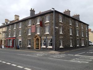 a large brick building on the corner of a street at Hampton Hotel & restaurant in Llandrindod Wells