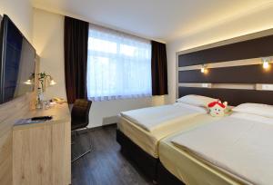 Postel nebo postele na pokoji v ubytování Roomingtons Lüneburger Heide + 37 fotografií