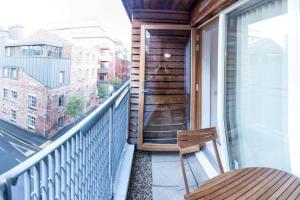 マンチェスターにあるModern 2 Bedroom Apartment in City Centre with Balconyのギャラリーの写真