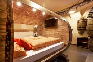 A bed or beds in a room at Beer & wine cellar