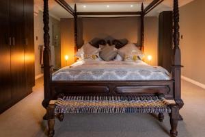 A bed or beds in a room at Middelwater Farm Hotel