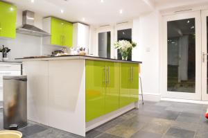 Kjøkken eller kjøkkenkrok på Spacious 2 Bedroom House Close to Notting Hill