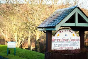 River Edge Lodges