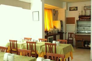 A kitchen or kitchenette at Hotel Europa