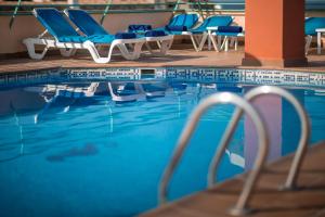 Bazén v ubytování htop Royal Sun Suites #htopFun nebo v jeho okolí