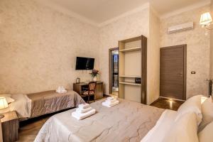 TV a/nebo společenská místnost v ubytování AMICI GUESTHOUSE