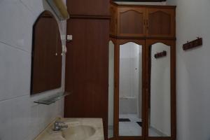 Vonios kambarys apgyvendinimo įstaigoje OPY-PELEM 1