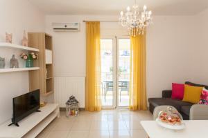 TV a/nebo společenská místnost v ubytování Mary Suites Chania