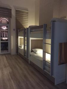 Postel nebo postele na pokoji v ubytování Travel Inn Hostel