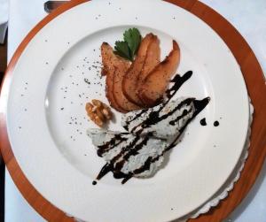 ホテルの敷地内または近くでの食事または食べ物