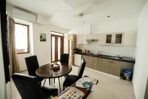 Kuchyň nebo kuchyňský kout v ubytování Apartment Citta Vecchia