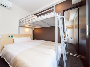 Postel nebo postele na pokoji v ubytování Super Hotel JR Nara Ekimae Sanjo Dori