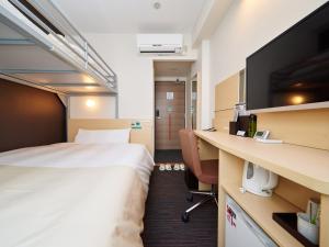 Postel nebo postele na pokoji v ubytování Super Hotel JR Nara Ekimae Sanjo Dori