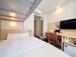 Postel nebo postele na pokoji v ubytování Super Hotel JR Nara Ekimae Sanjo Dori