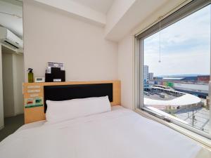 Postel nebo postele na pokoji v ubytování Super Hotel JR Nara Ekimae Sanjo Dori