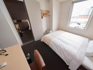 Postel nebo postele na pokoji v ubytování Super Hotel JR Nara Ekimae Sanjo Dori