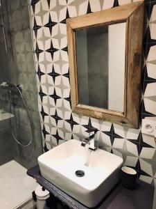 Bilik mandi di Appartements entre Provence et Camargue +20 gambar