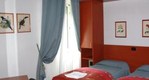 A bed or beds in a room at Hotel Europa